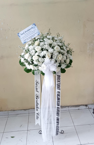 Standing Flower universitaspgripalangkaraya King Florist – Rangkaian Bunga Elegan untuk Berbagai Aca